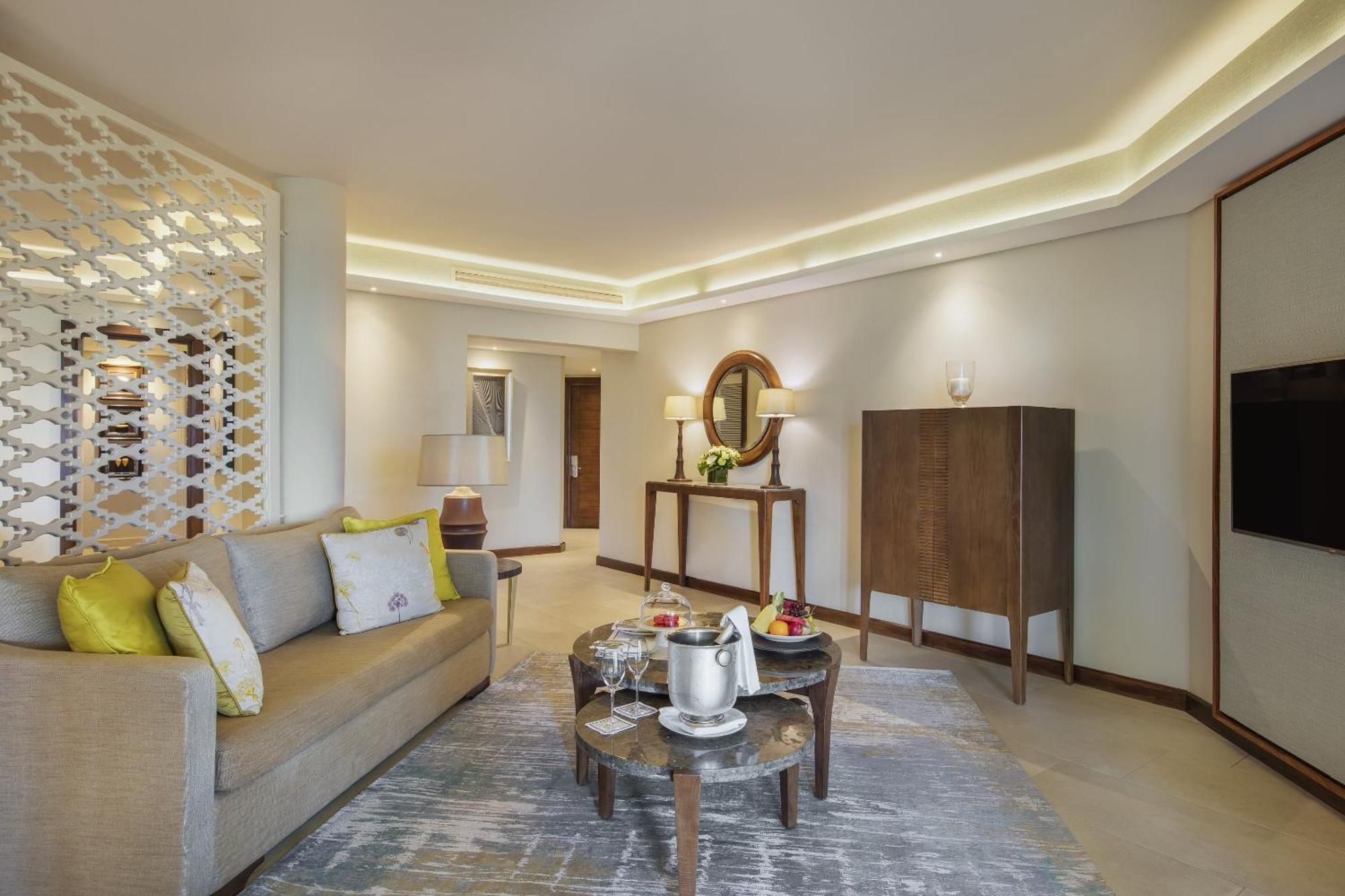 Royal Palm Beachcomber Luxury Grand Baie Exterior photo